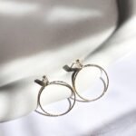 Argola com ponto de cristal