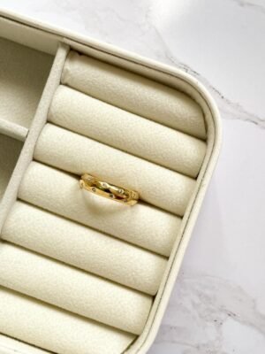 Anel ponto de cristais ouro 18k