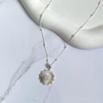 Colar medalha coração cravejado
