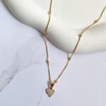 Colar dourado coração cravejado