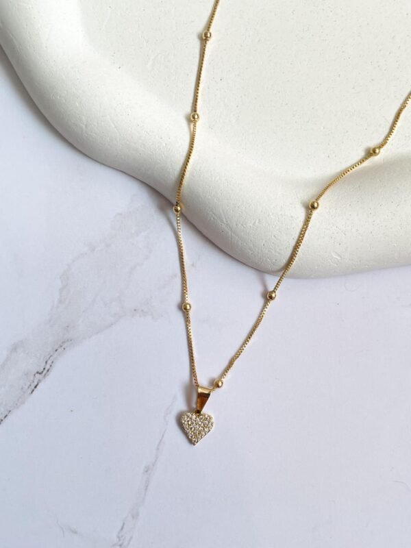 Colar dourado coração cravejado
