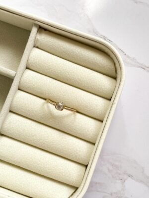 Anel quadradinho cristal ouro 18k