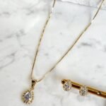 Conjunto gota cristal ouro 18k