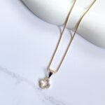 Colar trevo cravejado ouro 18k