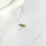 Piercing fake meia lua cravejado