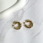 Argola torcida ouro 18k