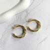 Argola trabalhada G ouro 18k