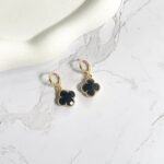Argola trevo preto ouro 18k