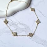 Choker trevo cravejado ouro 18k