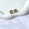 Brinco trevo pedraria ouro 18k