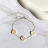 Pulseira trevos madrepérola