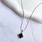 Colar trevo preto ouro 18k