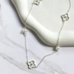 Colar trevos e pérolas
