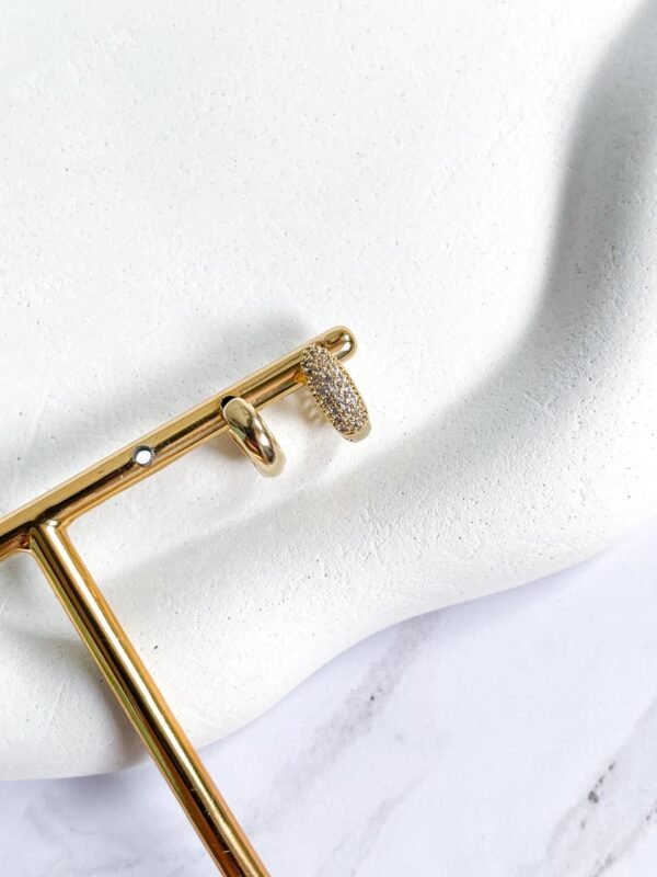 Dupla argola lisa e cravejada ouro 18k