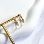 Argola bolinhas cravejadas ouro 18k