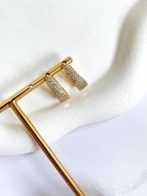 Argola cravejada v ouro 18k