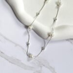 Choker pérolas e esferas