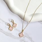 Conjunto trevo candy rosa ouro 18k