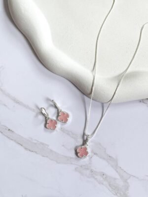 Conjunto trevo rosa