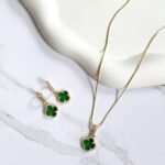 Conjunto trevo verde ouro 18k