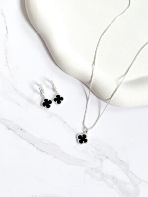 Conjunto trevo preto