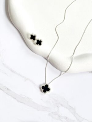 Conjunto trevo preto cravejado