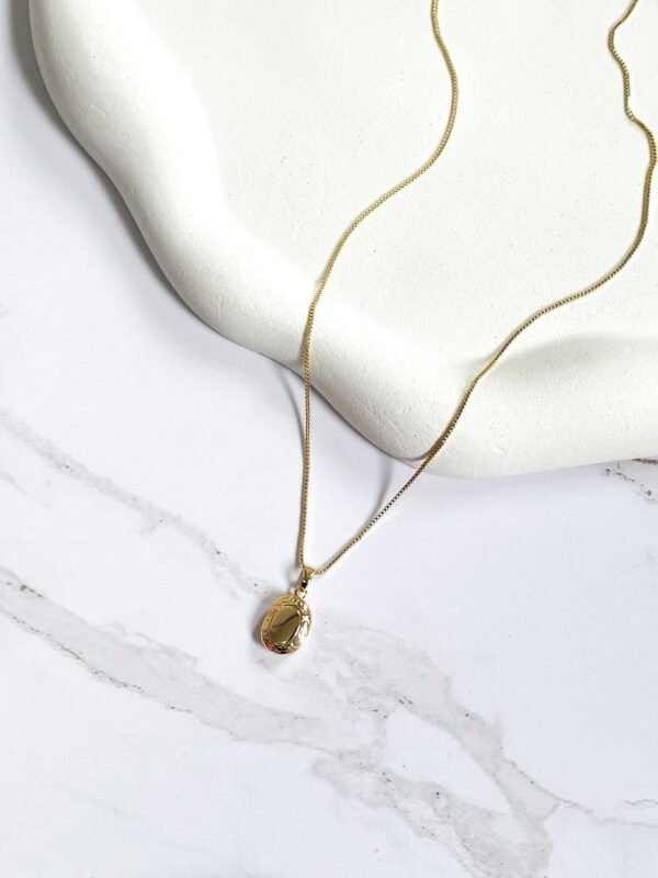 Colar relicário oval ouro 18k