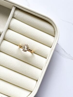Anel princesa oval ouro 18k